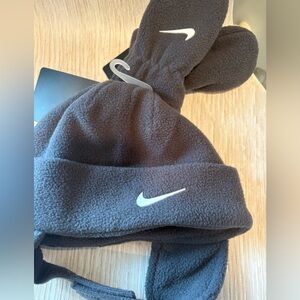NWT Nike Infant Grey Fleece Hat & Mittens Size 0-6 MO